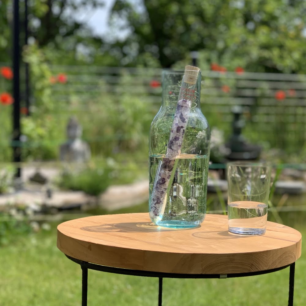 Edelsteen waterstaaf sfeer foto tuin